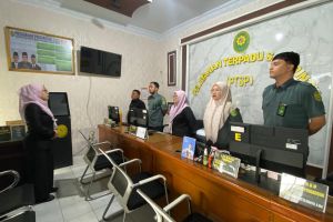 Morning Briefing Petugas PTSP, Senin 8 April 2026 oleh Ketua Pengadilan Agama Sidikalang